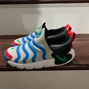 Nike Dynamo Kids Sneakers- Sz. 2Y